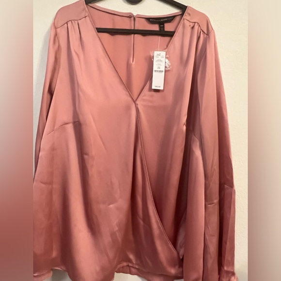 🌻 WHBM Plus Charmeuse Surplice Blouse - Picture 10 of 15